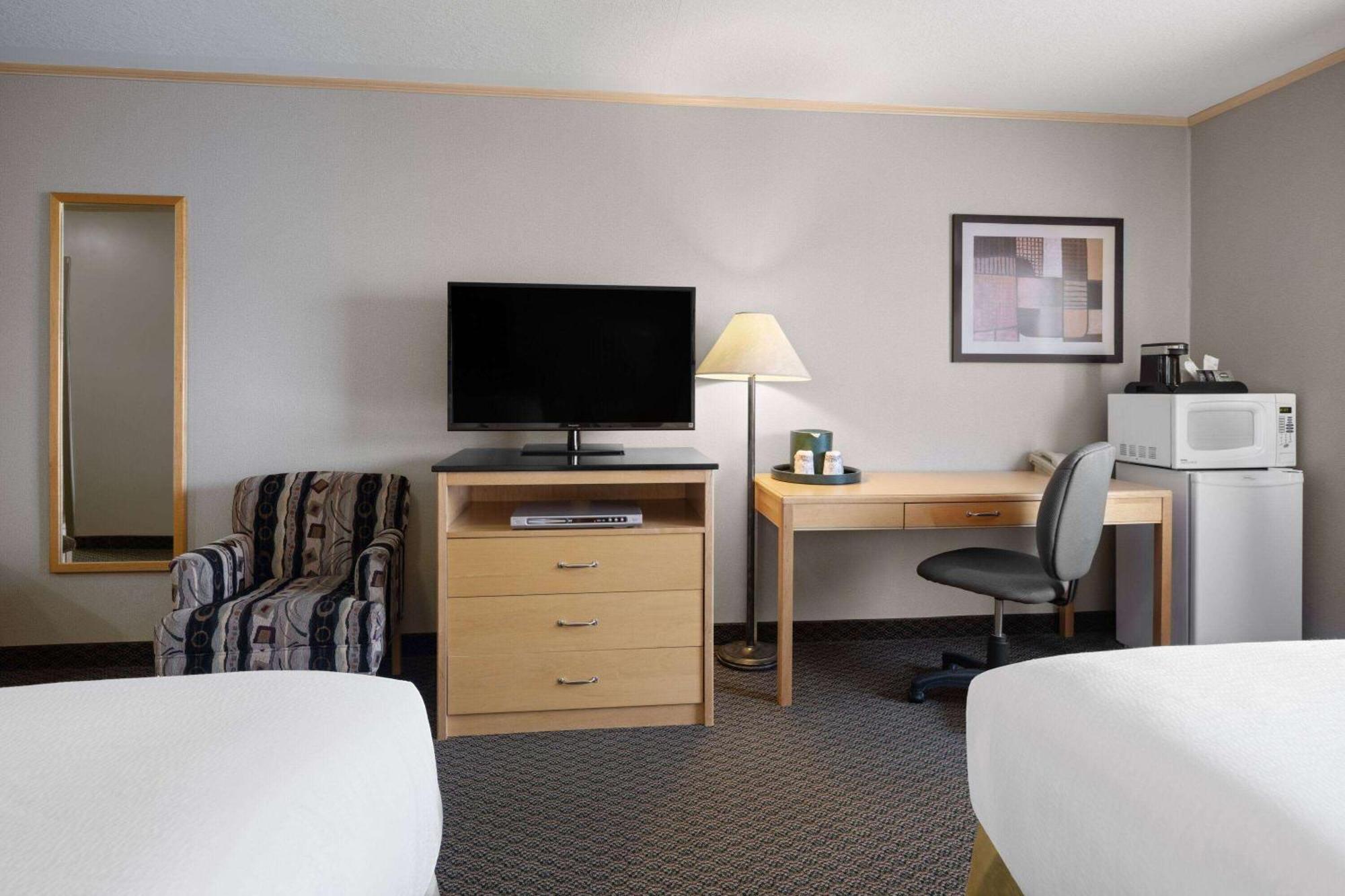 Travelodge By Wyndham פורט מקמארי מראה חיצוני תמונה