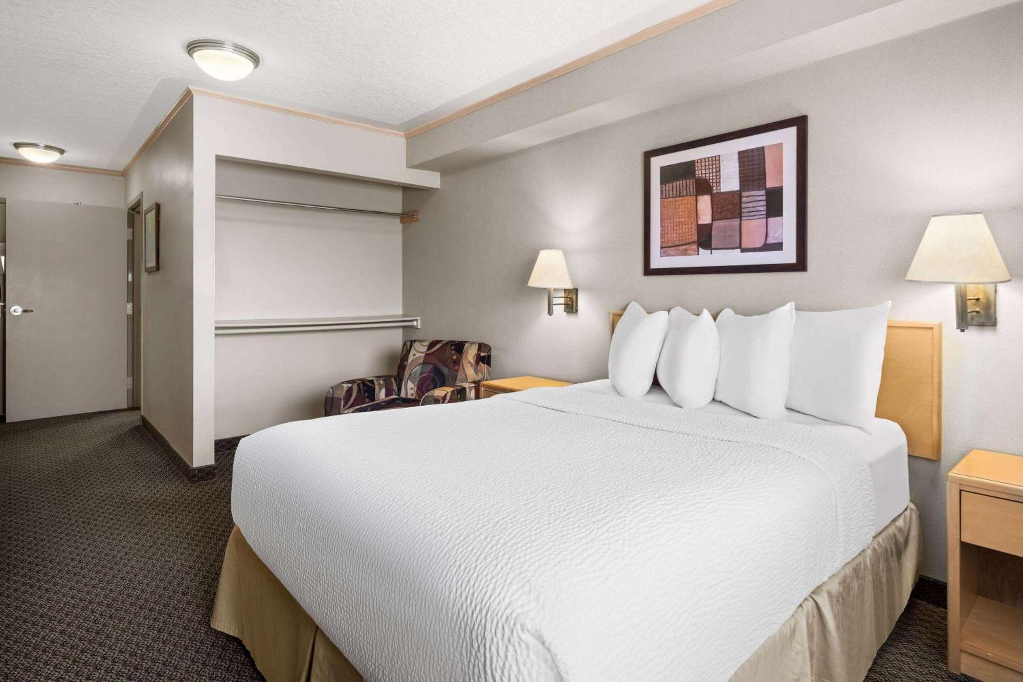 Travelodge By Wyndham פורט מקמארי מראה חיצוני תמונה