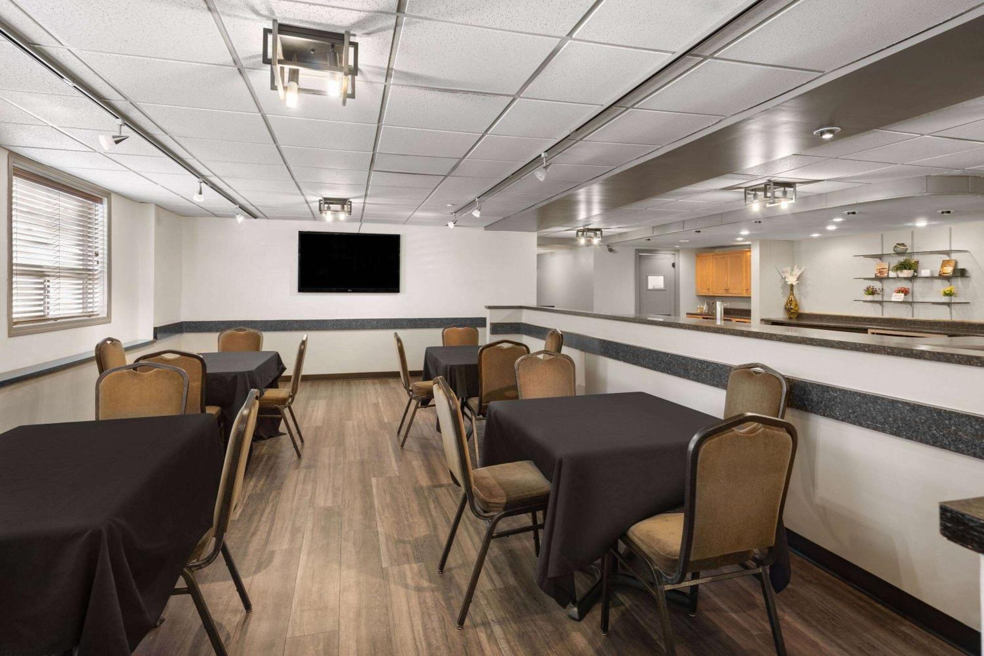 Travelodge By Wyndham פורט מקמארי מראה חיצוני תמונה