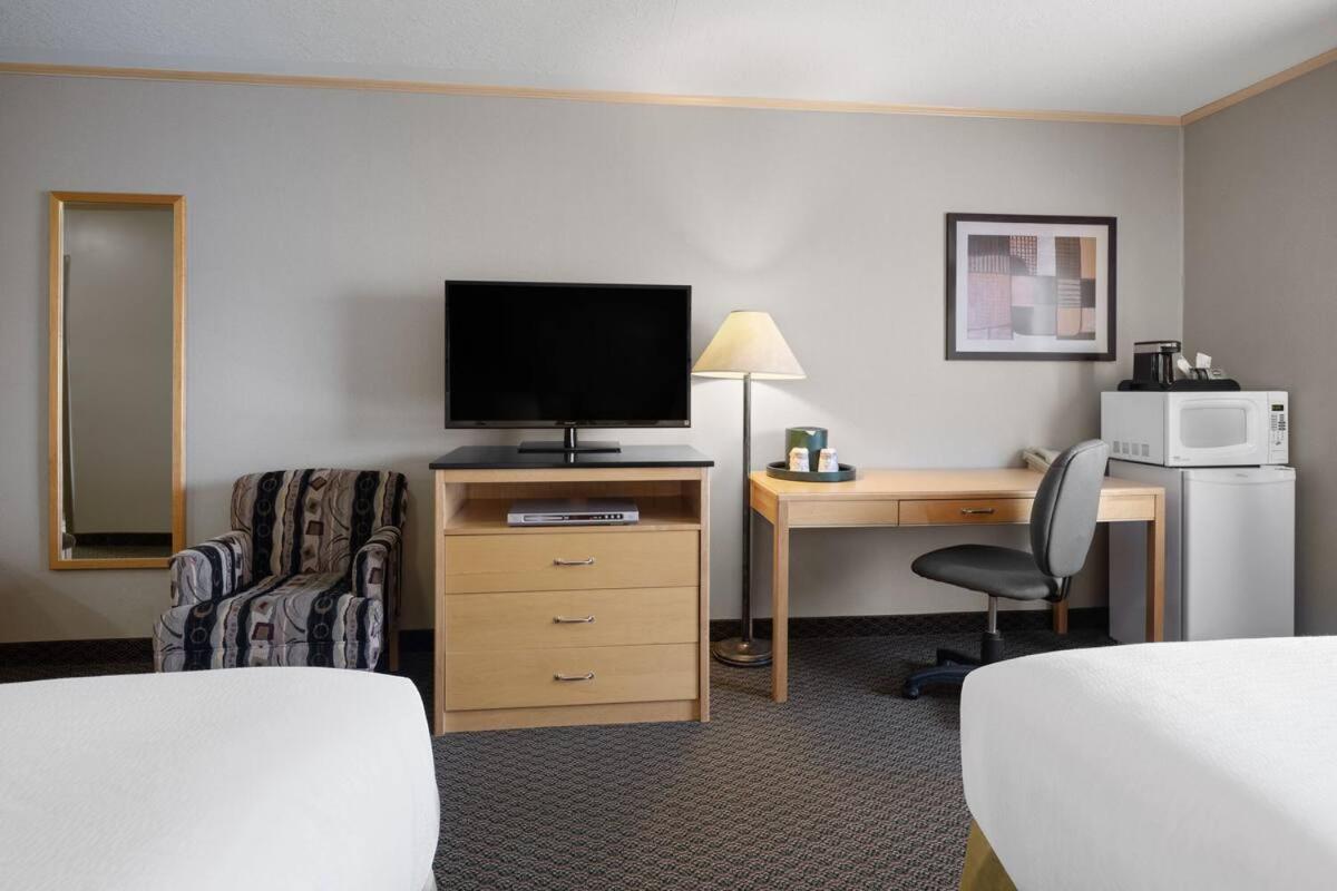 Travelodge By Wyndham פורט מקמארי מראה חיצוני תמונה